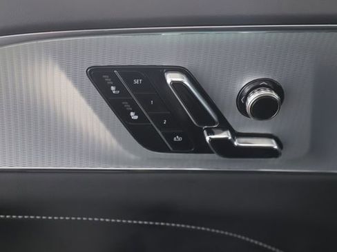 Used 2024 Cadillac Lyriq Tech image 4