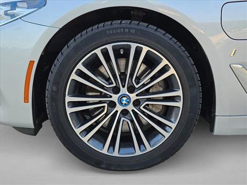 Used 2018 BMW 530e xDrive image 24
