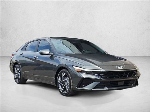 Used 2024 Hyundai Elantra Limited FWD image 3