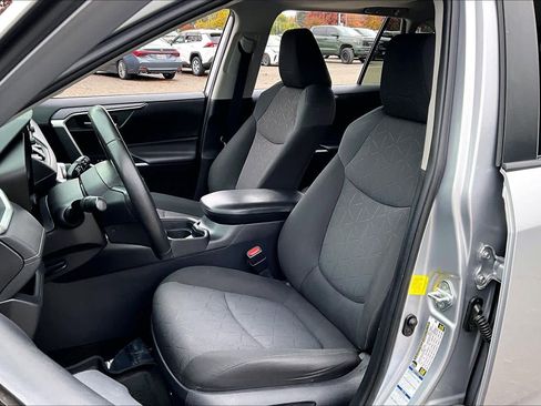 Used 2019 Toyota RAV4 XLE w/ Convenience Package image 7