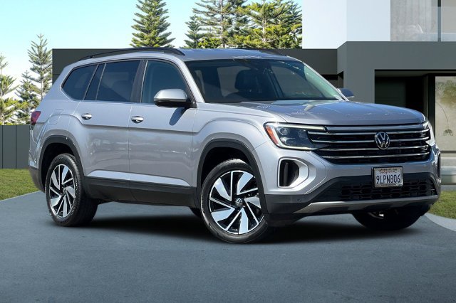 Used 2024 Volkswagen Atlas SE AWD/4WD image 2