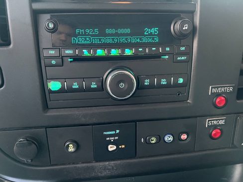 Used 2015 Chevrolet Express 2500 RWD image 32