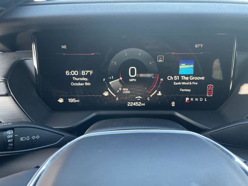 Used 2025 GMC Acadia Elevation image 16