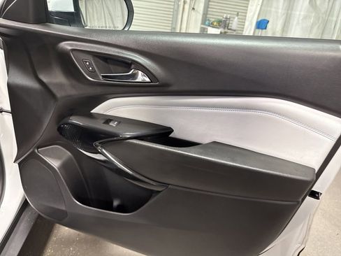 Used 2025 Chevrolet Trax LT w/ LT Convenience Package FWD image 10