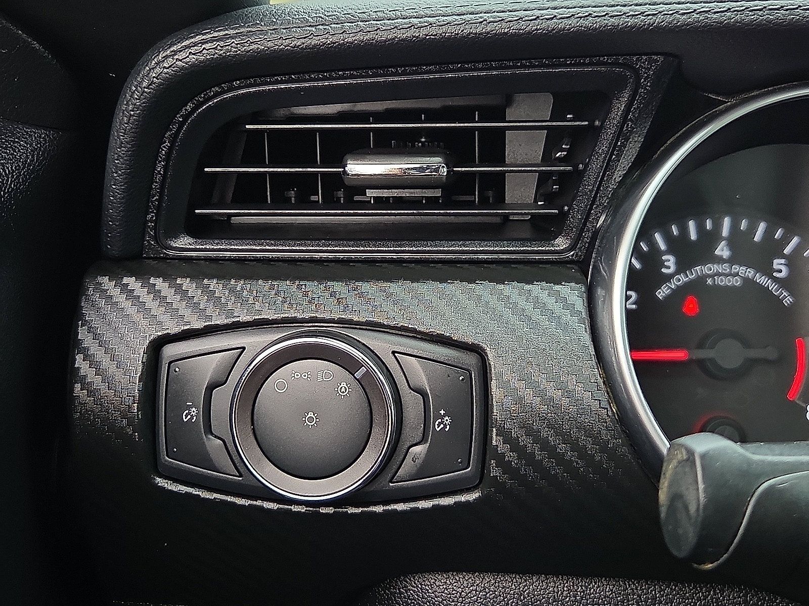 Used 2019 Ford Mustang Coupe RWD image 19