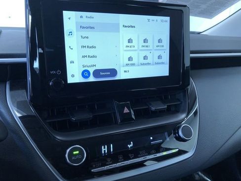 Certified 2025 Toyota Corolla LE image 27