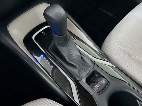 Used 2021 Toyota Corolla LE image 18