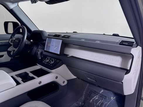 Certified 2025 Land Rover Defender 110 S AWD/4WD image 31
