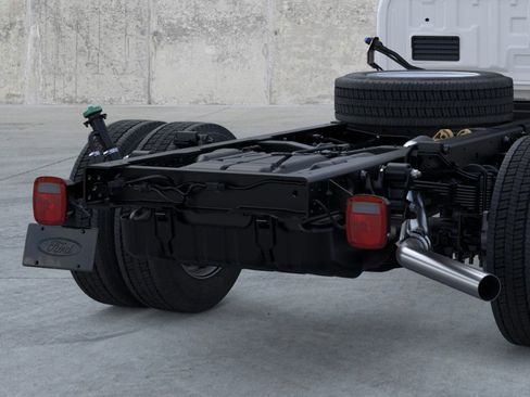 New 2025 Ford F550 4x4 Crew Cab image 21