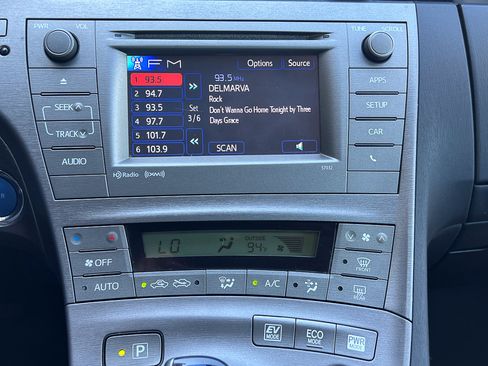 Used 2015 Toyota Prius Persona Series FWD image 18