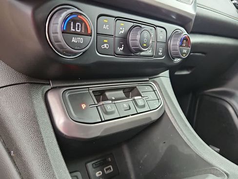 Used 2023 GMC Acadia AT4 w/ Technology Package AWD/4WD image 21
