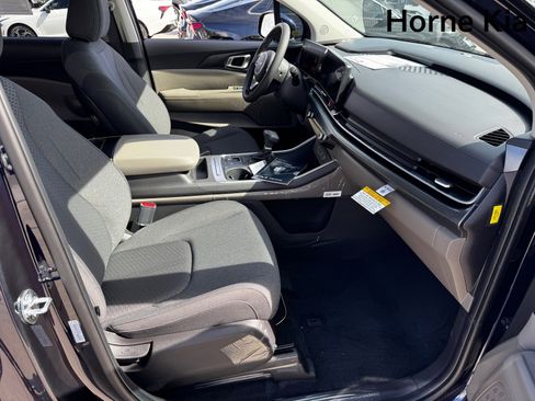New 2026 Kia Carnival LX image 18