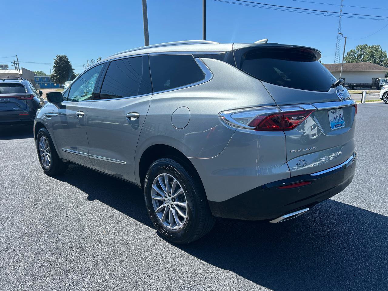 Used 2024 Buick Enclave Essence FWD image 7