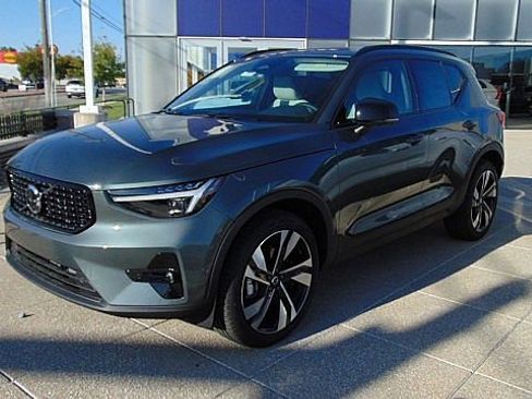 New 2026 Volvo XC40 B5 Ultra w/ Climate Package image 3