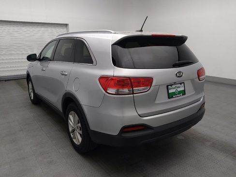 Used 2017 Kia Sorento AWD image 5
