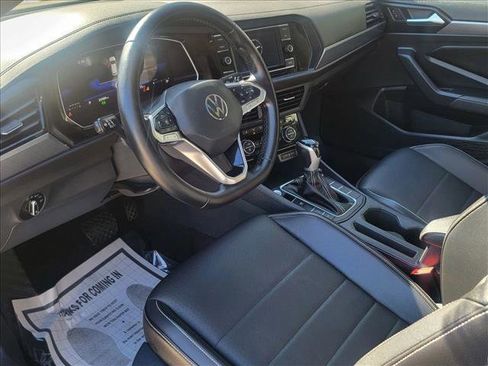 Used 2023 Volkswagen Jetta SE w/ Panoramic Sunroof Package image 11