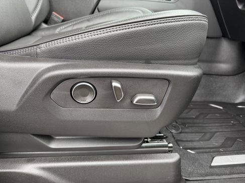 Used 2024 GMC Yukon XL Denali w/ Advanced Technology Package image 32