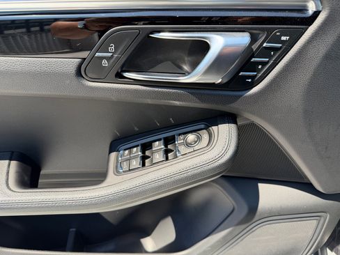 Certified 2023 Porsche Macan S AWD/4WD image 22