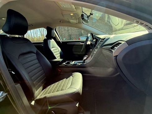 Used 2016 Ford Fusion SE w/ Equipment Group 202A image 30