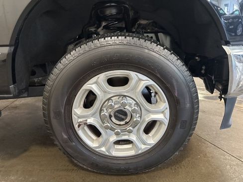 Used 2025 Ford F250 XLT image 38