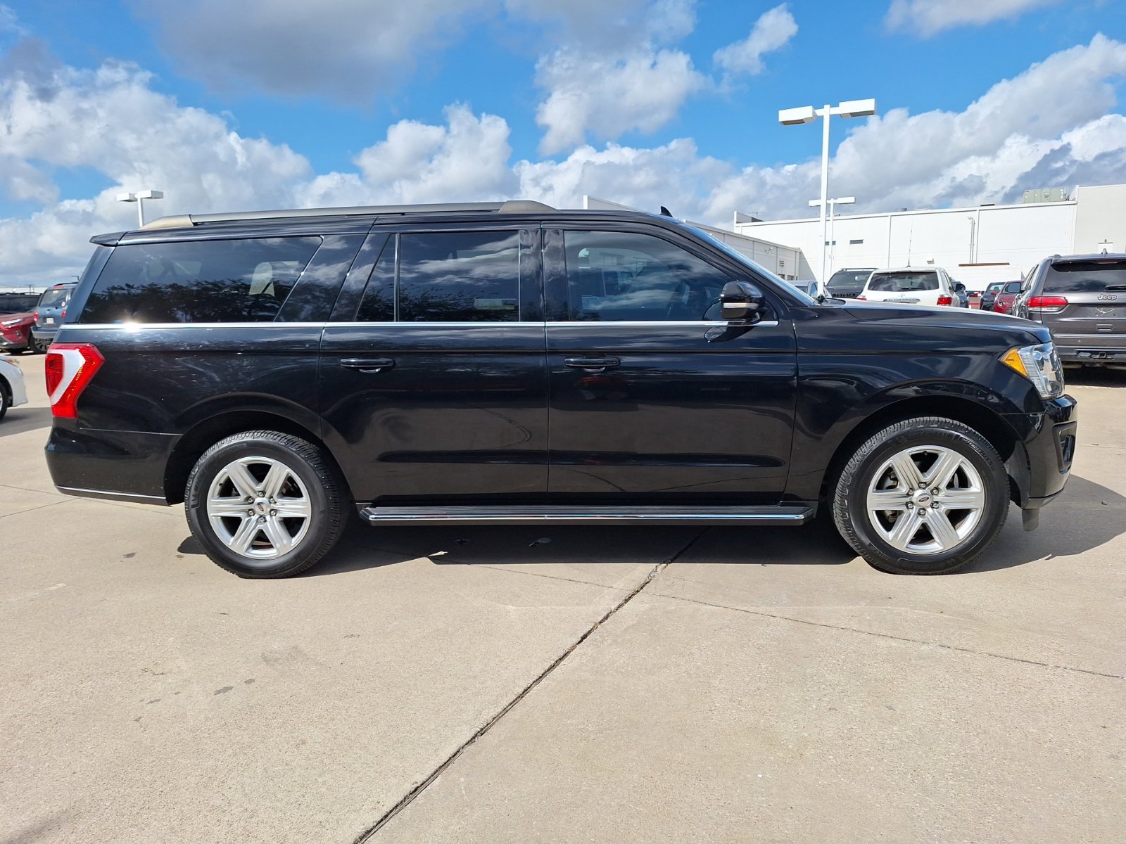 Used 2020 Ford Expedition Max XLT w/ Equipment Group 202A RWD image 7