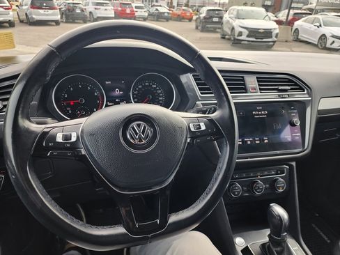 Used 2018 Volkswagen Tiguan SE image 16