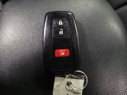 Used 2025 Toyota RAV4 XLE AWD/4WD image 21