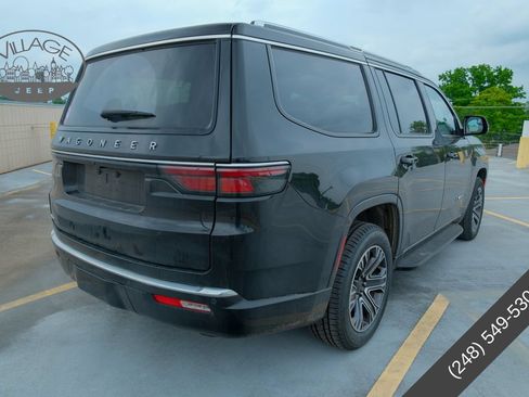 Used 2023 Jeep Wagoneer 4WD w/ Premium Group I image 3