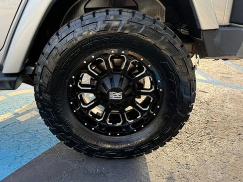Used 2013 Jeep Wrangler Unlimited Sahara w/ Connectivity Group AWD/4WD image 6