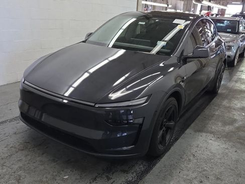 Used 2026 Tesla Model Y AWD image 24
