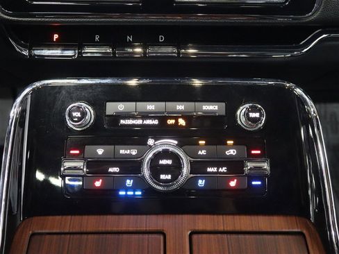 Used 2020 Lincoln Navigator L Reserve w/ Luxury Package image 24