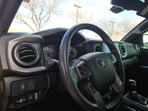 Used 2020 Toyota Tacoma TRD Off-Road image 15