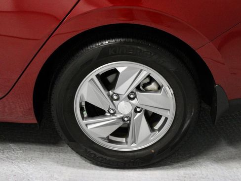 Used 2024 Hyundai Elantra SE FWD image 18