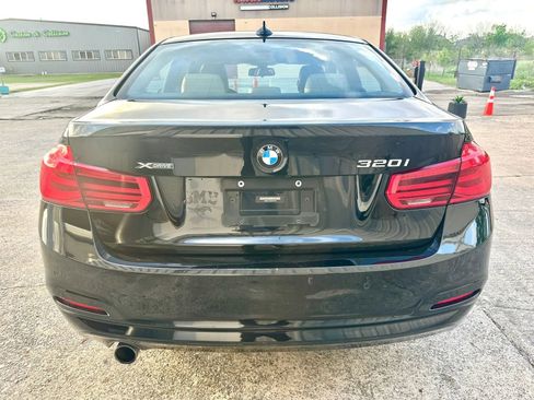 Used 2017 BMW 320i xDrive Sedan AWD/4WD image 5