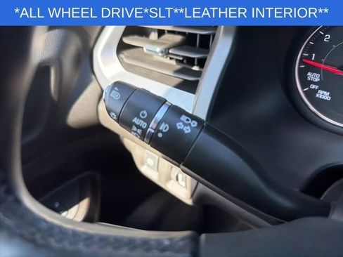 Used 2023 GMC Acadia SLT image 30