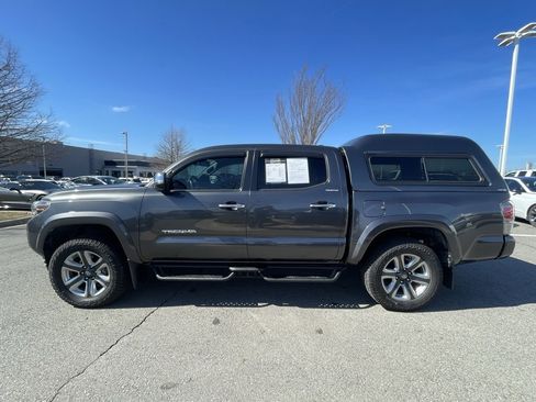Used 2019 Toyota Tacoma Limited image 4