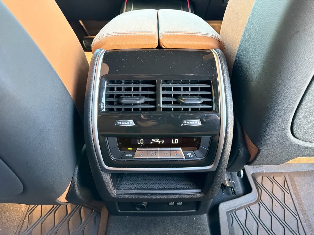 Used 2025 BMW X7 xDrive40i w/ M Sport Package AWD/4WD image 18