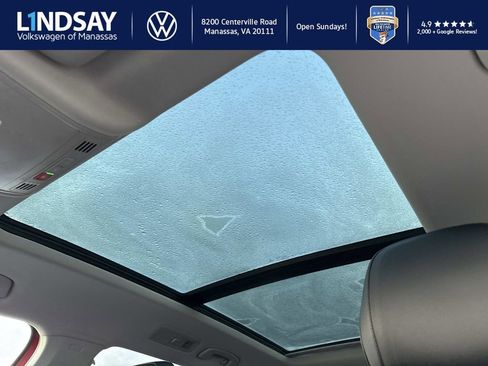 Used 2022 Volkswagen Tiguan SE w/ Panoramic Sunroof Package image 18
