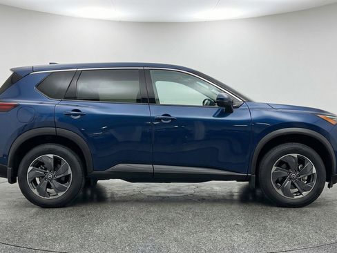 Used 2025 Nissan Rogue SV image 11