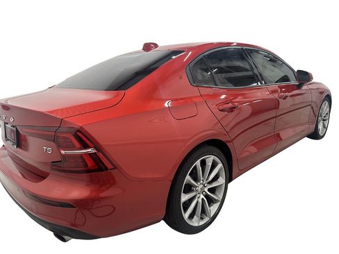 Used 2019 Volvo S60 T5 Momentum w/ Premium Package FWD image 4