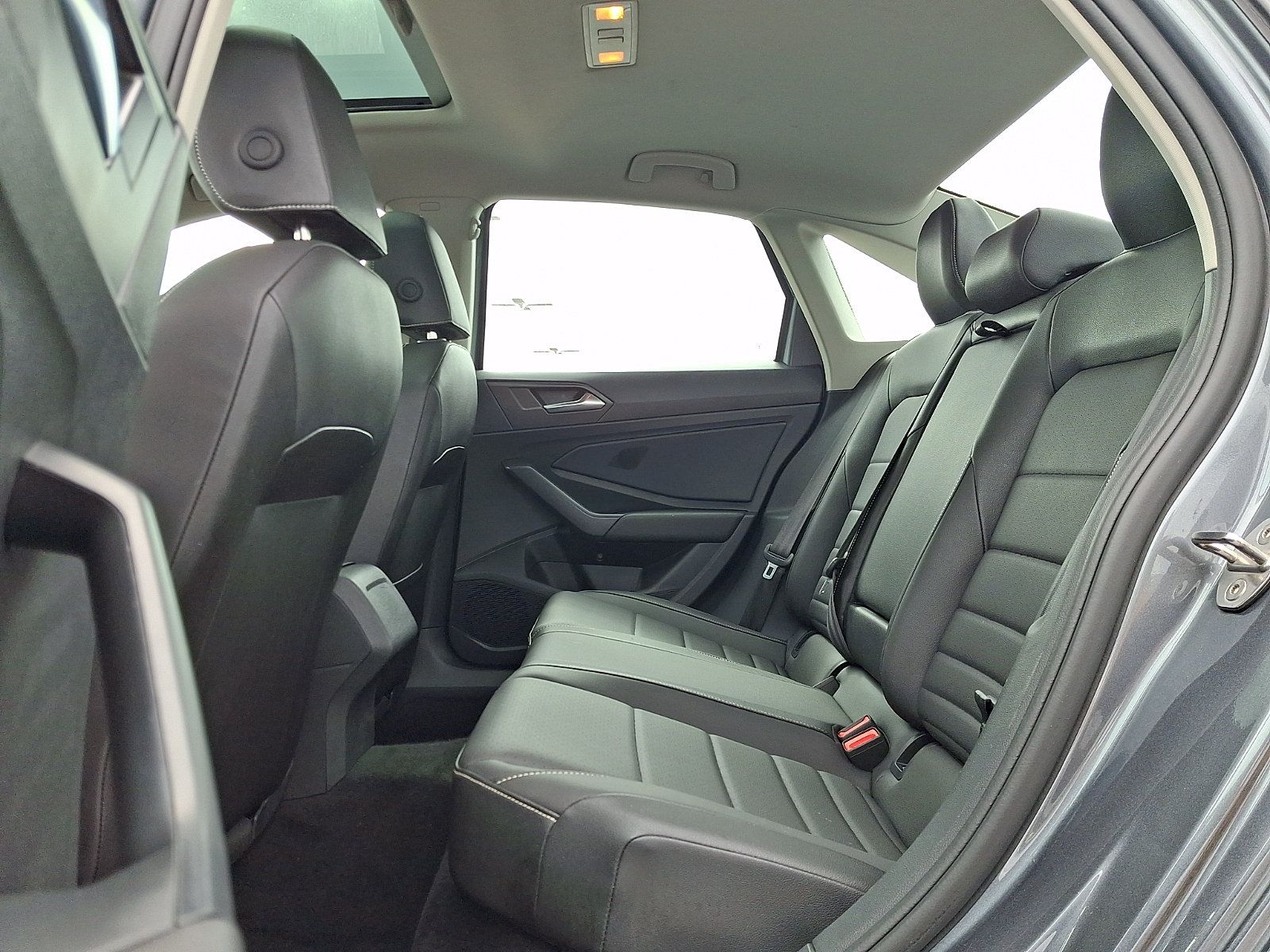 Used 2024 Volkswagen Jetta SE FWD image 10