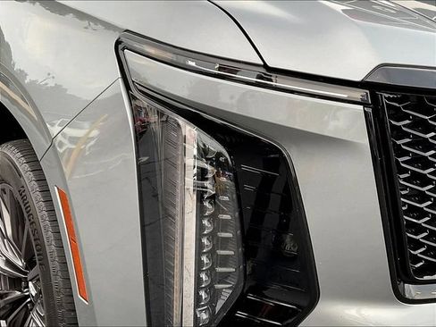 Used 2024 Cadillac Escalade ESV Premium Luxury AWD/4WD image 28