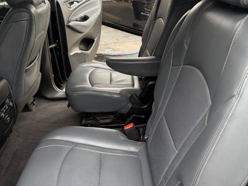 Used 2020 Buick Enclave Essence image 19