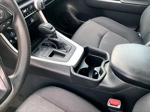 Used 2019 Toyota RAV4 XLE w/ Convenience Package FWD image 17