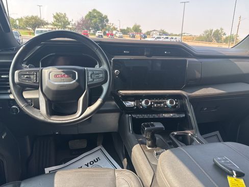 Used 2024 GMC Sierra 1500 AT4 image 11