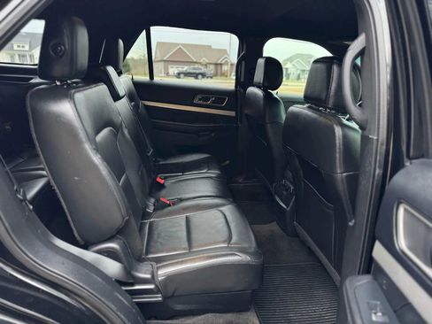 Used 2016 Ford Explorer XLT w/ Equipment Group 202A AWD/4WD image 17
