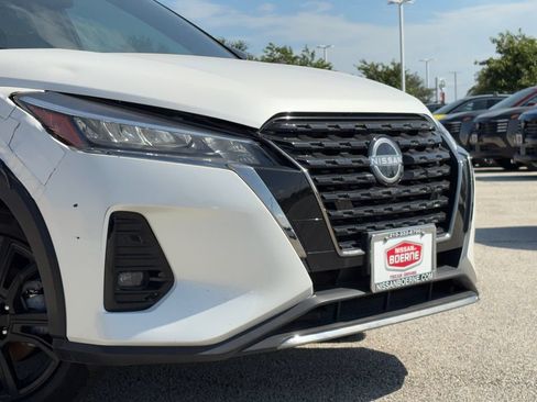 Used 2024 Nissan Kicks SR w/ SR Premium Package FWD image 3