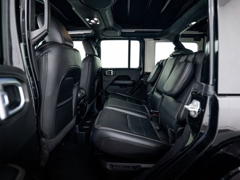 Used 2021 Jeep Wrangler Unlimited Sahara w/ Cold Weather Group image 14