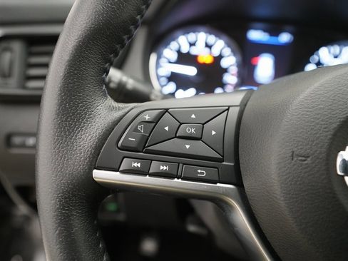 Used 2020 Nissan Rogue SV image 17