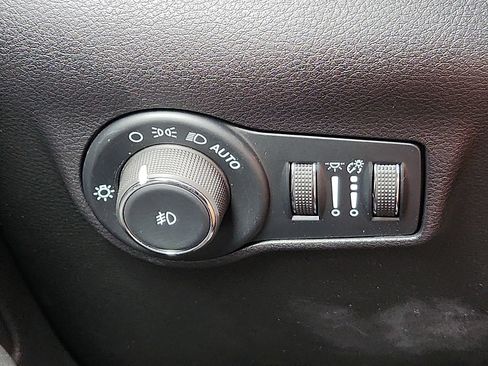 Used 2025 Jeep Compass Trailhawk AWD/4WD image 22